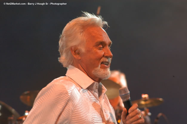 Kenny Rogers @ The Aqueduct on Rose Hall - Friday, January 26, 2007 - 10th Anniversary - Air Jamaica Jazz & Blues Festival 2007 - The Art of Music - Tuesday, January 23 - Saturday, January 27, 2007, The Aqueduct on Rose Hall, Montego Bay, Jamaica - Negril Travel Guide, Negril Jamaica WI - http://www.negriltravelguide.com - info@negriltravelguide.com...!