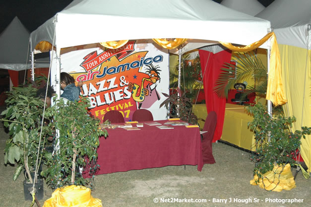 Venue & Audience - Air Jamaica Jazz & Blues Festival 2007 - The Art of Music -  Thursday, January 25th - 10th Anniversary - Air Jamaica Jazz & Blues Festival 2007 - The Art of Music - Tuesday, January 23 - Saturday, January 27, 2007, The Aqueduct on Rose Hall, Montego Bay, Jamaica - Negril Travel Guide, Negril Jamaica WI - http://www.negriltravelguide.com - info@negriltravelguide.com...!