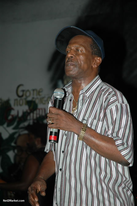 The Messenger, Reggae Super Star - Luciano - Gregory Isaacs - Bobby Dread - Swallow - backed by the Indika Band - Boubon Beach Restaurant, Beach Bar & Oceanfront Accommodations - Negril Travel Guide, Negril Jamaica WI - http://www.negriltravelguide.com - info@negriltravelguide.com...!