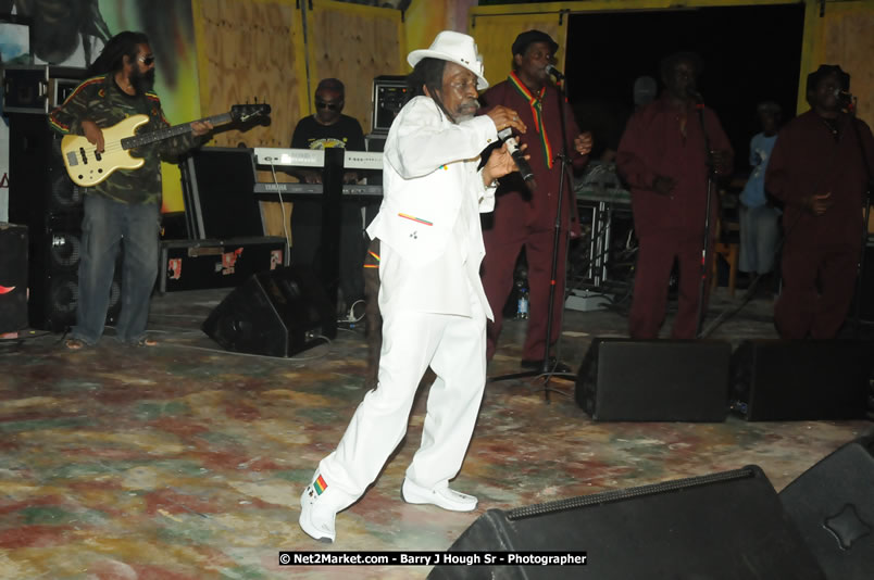 Bunny Wailer & King Yellowman at Bourbon Beach - Monday, February 25, 2008 - Bourbin Beach Restaurant, Bar, Oceanfront Accommodatioins, Live Reggae Music & Disco, Norman Manley Boulevard, Negril, Westmoreland, Jamaica W.I. - Photographs by Net2Market.com - Barry J. Hough Sr, Photographer - Negril Travel Guide, Negril Jamaica WI - http://www.negriltravelguide.com - info@negriltravelguide.com...!