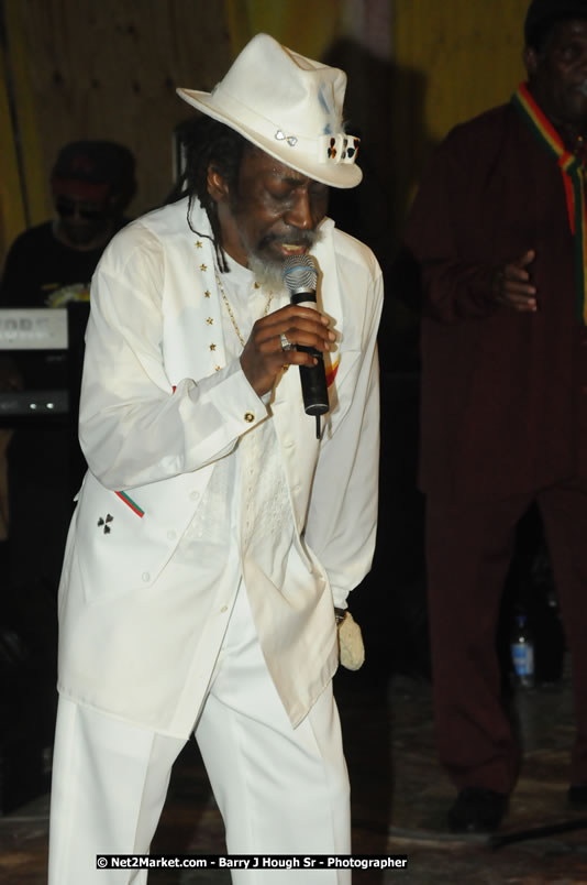 Bunny Wailer & King Yellowman at Bourbon Beach - Monday, February 25, 2008 - Bourbin Beach Restaurant, Bar, Oceanfront Accommodatioins, Live Reggae Music & Disco, Norman Manley Boulevard, Negril, Westmoreland, Jamaica W.I. - Photographs by Net2Market.com - Barry J. Hough Sr, Photographer - Negril Travel Guide, Negril Jamaica WI - http://www.negriltravelguide.com - info@negriltravelguide.com...!