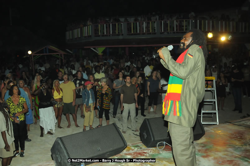 Bunny Wailer & King Yellowman at Bourbon Beach - Monday, February 25, 2008 - Bourbin Beach Restaurant, Bar, Oceanfront Accommodatioins, Live Reggae Music & Disco, Norman Manley Boulevard, Negril, Westmoreland, Jamaica W.I. - Photographs by Net2Market.com - Barry J. Hough Sr, Photographer - Negril Travel Guide, Negril Jamaica WI - http://www.negriltravelguide.com - info@negriltravelguide.com...!