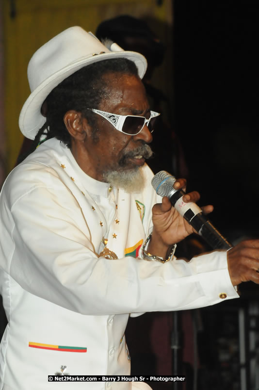 Bunny Wailer & King Yellowman at Bourbon Beach - Monday, February 25, 2008 - Bourbin Beach Restaurant, Bar, Oceanfront Accommodatioins, Live Reggae Music & Disco, Norman Manley Boulevard, Negril, Westmoreland, Jamaica W.I. - Photographs by Net2Market.com - Barry J. Hough Sr, Photographer - Negril Travel Guide, Negril Jamaica WI - http://www.negriltravelguide.com - info@negriltravelguide.com...!