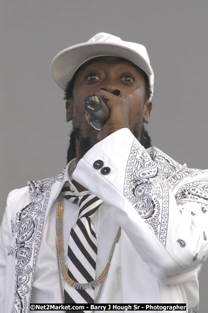 Beenie Man - Cure Fest 2007 - Longing For Concert at Trelawny Multi Purpose Stadium, Trelawny, Jamaica - Sunday, October 14, 2007 - Cure Fest 2007 October 12th-14th, 2007 Presented by Danger Promotions, Iyah Cure Promotions, and Brass Gate Promotions - Alison Young, Publicist - Photographs by Net2Market.com - Barry J. Hough Sr, Photographer - Negril Travel Guide, Negril Jamaica WI - http://www.negriltravelguide.com - info@negriltravelguide.com...!