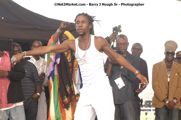 Jah Cure - Cure Fest 2007 - Longing For Concert at Trelawny Multi Purpose Stadium, Trelawny, Jamaica - Sunday, October 14, 2007 - Cure Fest 2007 October 12th-14th, 2007 Presented by Danger Promotions, Iyah Cure Promotions, and Brass Gate Promotions - Alison Young, Publicist - Photographs by Net2Market.com - Barry J. Hough Sr, Photographer - Negril Travel Guide, Negril Jamaica WI - http://www.negriltravelguide.com - info@negriltravelguide.com...!