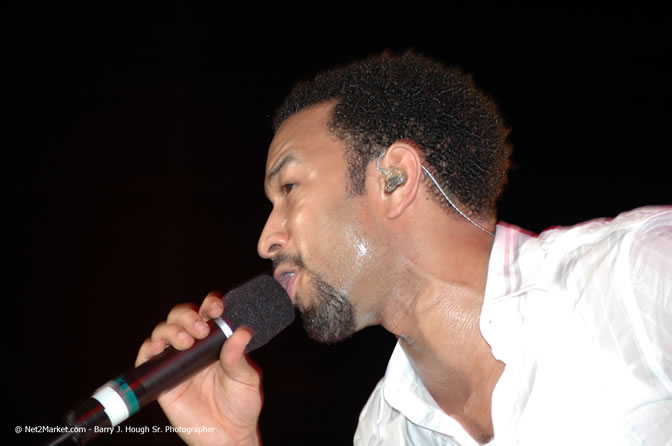 John Legend - Air Jamaica Jazz & Blues Festival 2006 - The Art of Music - Cinnamon Hill Golf Club - Rosehall Resort & Country Club, Montego Bay, Jamaica W.I. - Thursday, January 26, 2006 - Negril Travel Guide, Negril Jamaica WI - http://www.negriltravelguide.com - info@negriltravelguide.com...!