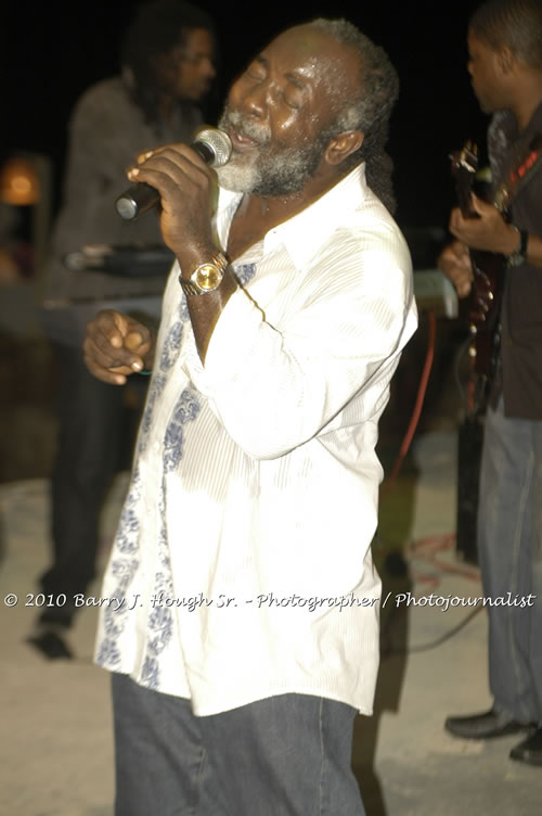 Freddy McGregor - Live In Concert @ Negril Escape Resort and Spa, One Love Drive, West End, Negril, Westmoreland, Jamaica W.I. - Photographs by Net2Market.com - Barry J. Hough Sr, Photographer/Photojournalist - Negril Travel Guide, Negril Jamaica WI - http://www.negriltravelguide.com - info@negriltravelguide.com...!