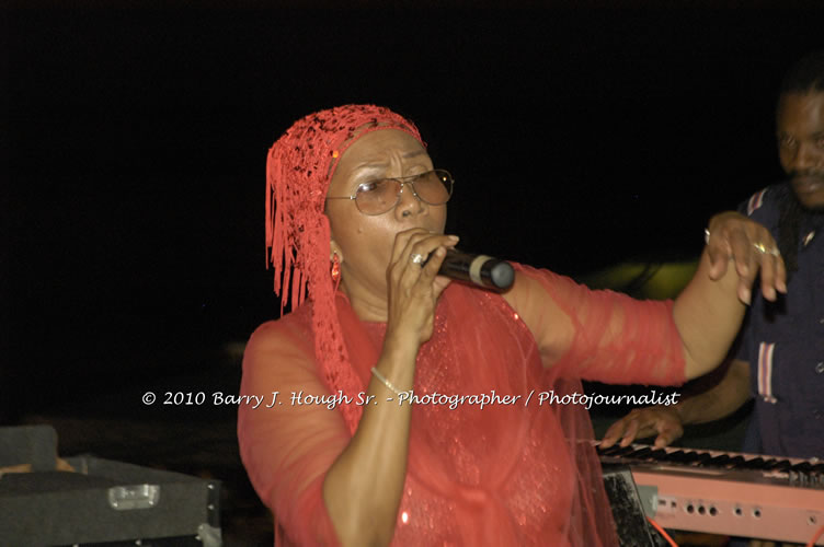 Marcia Griffiths & Edge Michael - Live In Concert - One Love Reggae Concert Series 09/10 @ Negril Escape Resort and Spa, December 29, 2009, One Love Drive, West End, Negril, Westmoreland, Jamaica W.I. - Photographs by Net2Market.com - Barry J. Hough Sr, Photographer/Photojournalist - Negril Travel Guide, Negril Jamaica WI - http://www.negriltravelguide.com - info@negriltravelguide.com...!