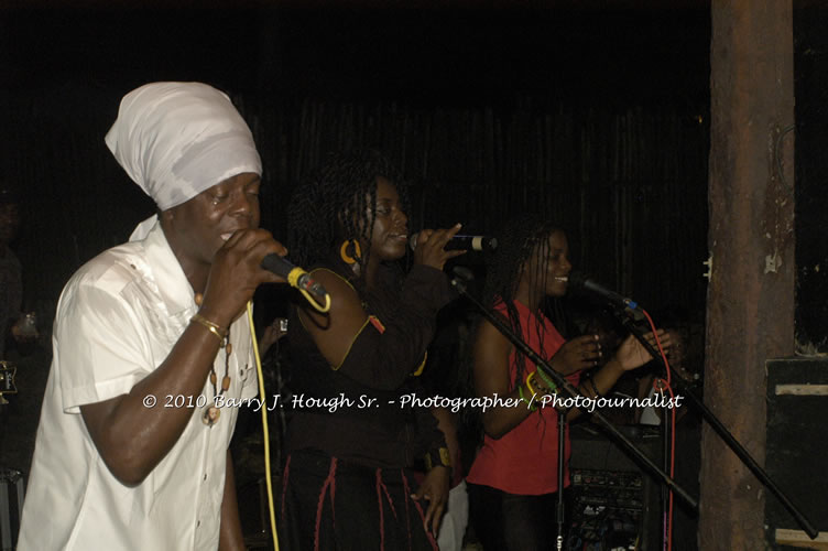 Richie Spice - Live In Concert - One Love Reggae Concert Series 09/10 @ Negril Escape Resort and Spa, January 19, 2010, One Love Drive, West End, Negril, Westmoreland, Jamaica W.I. - Photographs by Net2Market.com - Barry J. Hough Sr, Photographer/Photojournalist - Negril Travel Guide, Negril Jamaica WI - http://www.negriltravelguide.com - info@negriltravelguide.com...!