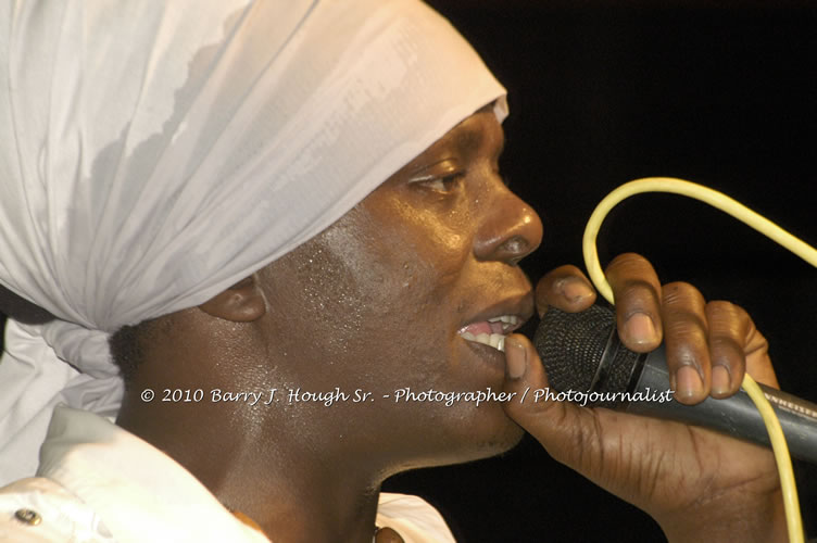 Richie Spice - Live In Concert - One Love Reggae Concert Series 09/10 @ Negril Escape Resort and Spa, January 19, 2010, One Love Drive, West End, Negril, Westmoreland, Jamaica W.I. - Photographs by Net2Market.com - Barry J. Hough Sr, Photographer/Photojournalist - Negril Travel Guide, Negril Jamaica WI - http://www.negriltravelguide.com - info@negriltravelguide.com...!