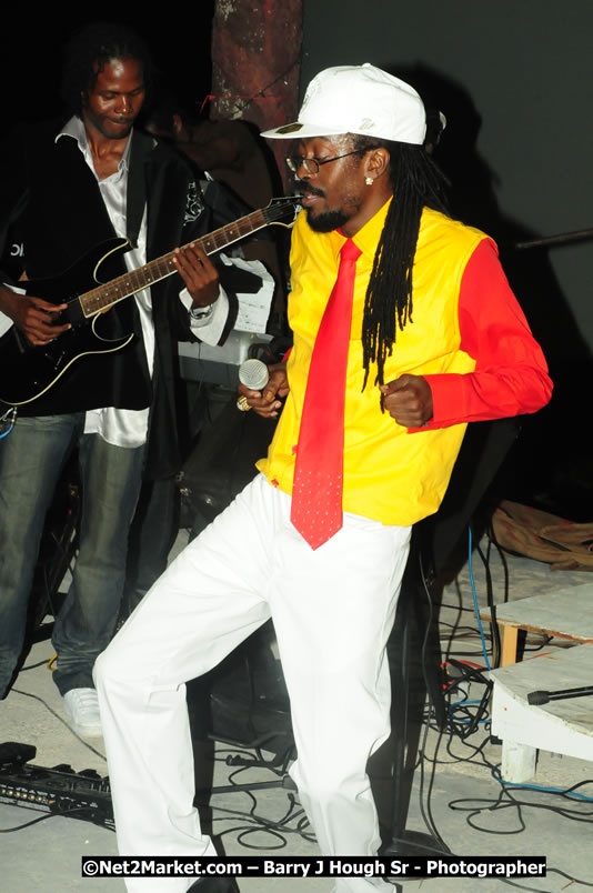 Beenie Man - Live in Concert, plus Hiyah Grade Band @ The Sunset Show @ Negril Escape Resort and Spa, Tuesday, February 3, 2009 - Live Reggae Music at Negril Escape - Tuesday Nights 6:00PM to 10:00 PM - One Love Drive, West End, Negril, Westmoreland, Jamaica W.I. - Photographs by Net2Market.com - Barry J. Hough Sr, Photographer/Photojournalist - The Negril Travel Guide - Negril's and Jamaica's Number One Concert Photography Web Site with over 40,000 Jamaican Concert photographs Published -  Negril Travel Guide, Negril Jamaica WI - http://www.negriltravelguide.com - info@negriltravelguide.com...!