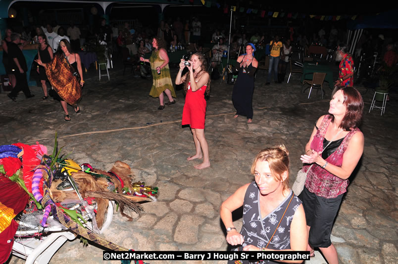 Chinese New Year @ The Sunset Show at Negril Escape - Tuesday, January 27, 2009 - Live Reggae Music at Negril Escape - Tuesday Nights 6:00PM to 10:00 PM - Photographs by Net2Market.com - Barry J. Hough Sr, Photographer/Photojournalist - Negril Travel Guide, Negril Jamaica WI - http://www.negriltravelguide.com - info@negriltravelguide.com...!