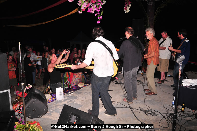 Chinese New Year @ The Sunset Show at Negril Escape - Tuesday, January 27, 2009 - Live Reggae Music at Negril Escape - Tuesday Nights 6:00PM to 10:00 PM - Photographs by Net2Market.com - Barry J. Hough Sr, Photographer/Photojournalist - Negril Travel Guide, Negril Jamaica WI - http://www.negriltravelguide.com - info@negriltravelguide.com...!