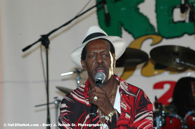 Gregory Isaacs - Tru Juice Rebel Salute 2006 - Reggae's Premiere Roots Festival - Pre-Show Venue Photos -Port Kaiser Sports Club, Saturday, January 14, 2006 - Negril Travel Guide, Negril Jamaica WI - http://www.negriltravelguide.com - info@negriltravelguide.com...!