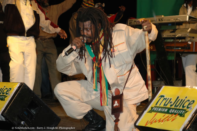 Luciano - Tru Juice Rebel Salute 2006 - Reggae's Premiere Roots Festival - Pre-Show Venue Photos -Port Kaiser Sports Club, Saturday, January 14, 2006 - Negril Travel Guide, Negril Jamaica WI - http://www.negriltravelguide.com - info@negriltravelguide.com...!