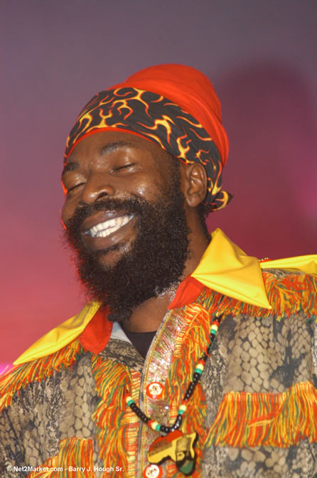 Capleton - Red Stripe Reggae Sumfest 2005 - Dancehall Night - July 21th, 2005 - Negril Travel Guide, Negril Jamaica WI - http://www.negriltravelguide.com - info@negriltravelguide.com...!