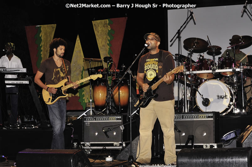 Rootz Underground @ Red Stripe Reggae Sumfest 2008 International Night 2, Catherine Hall, Montego Bay - Saturday, July 19, 2008 - Reggae Sumfest 2008 July 13 - July 19, 2008 - Photographs by Net2Market.com - Barry J. Hough Sr. Photojournalist/Photograper - Photographs taken with a Nikon D300 - Negril Travel Guide, Negril Jamaica WI - http://www.negriltravelguide.com - info@negriltravelguide.com...!