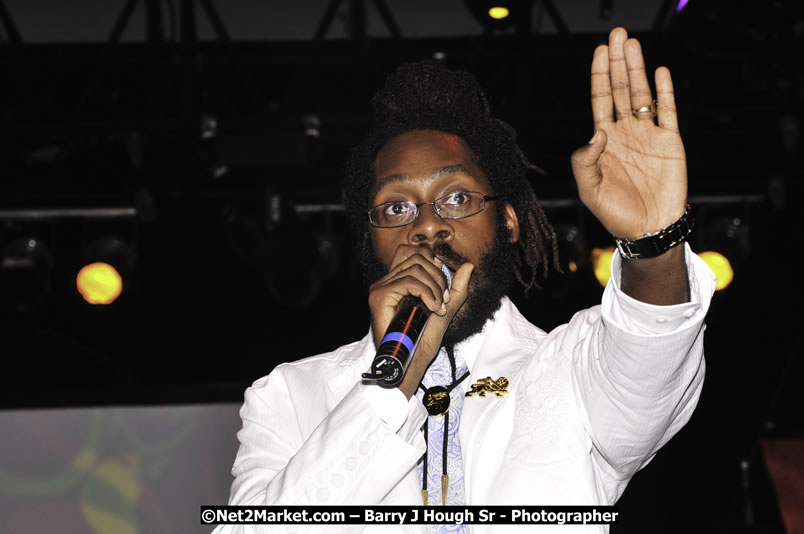 Tarrus Riley @ Red Stripe Reggae Sumfest 2008 International Night 2, Catherine Hall, Montego Bay - Saturday, July 19, 2008 - Reggae Sumfest 2008 July 13 - July 19, 2008 - Photographs by Net2Market.com - Barry J. Hough Sr. Photojournalist/Photograper - Photographs taken with a Nikon D300 - Negril Travel Guide, Negril Jamaica WI - http://www.negriltravelguide.com - info@negriltravelguide.com...!