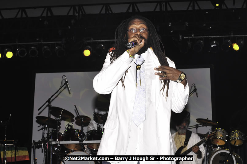 Tarrus Riley @ Red Stripe Reggae Sumfest 2008 International Night 2, Catherine Hall, Montego Bay - Saturday, July 19, 2008 - Reggae Sumfest 2008 July 13 - July 19, 2008 - Photographs by Net2Market.com - Barry J. Hough Sr. Photojournalist/Photograper - Photographs taken with a Nikon D300 - Negril Travel Guide, Negril Jamaica WI - http://www.negriltravelguide.com - info@negriltravelguide.com...!