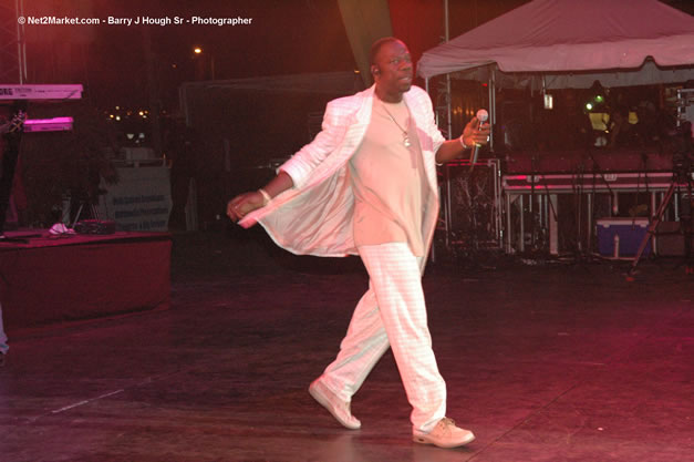 Leroy Sibbles - Ignition - The Internation Fire Blazes - Friday, July 21, 2006 - Montego Bay, Jamaica - Negril Travel Guide, Negril Jamaica WI - http://www.negriltravelguide.com - info@negriltravelguide.com...!