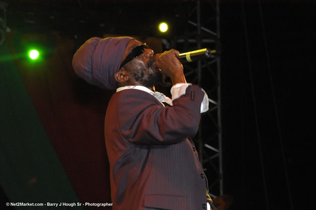 Sizzla - Ignition - The Internation Fire Blazes - Friday, July 21, 2006 - Montego Bay, Jamaica - Negril Travel Guide, Negril Jamaica WI - http://www.negriltravelguide.com - info@negriltravelguide.com...!