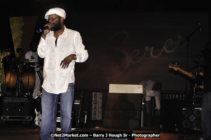 Beres Hammond @ Reggae Sumfest 2008 International Night 2, Catherine Hall, Montego Bay - Saturday, July 19, 2008 - Reggae Sumfest 2008 July 13 - July 19, 2008 - Photographs by Net2Market.com - Barry J. Hough Sr. Photojournalist/Photograper - Photographs taken with a Nikon D300 - Negril Travel Guide, Negril Jamaica WI - http://www.negriltravelguide.com - info@negriltravelguide.com...!