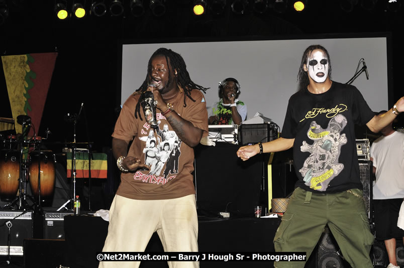 T - Pain @ Reggae Sumfest 2008 International Night 2, Catherine Hall, Montego Bay - Saturday, July 19, 2008 - Reggae Sumfest 2008 July 13 - July 19, 2008 - Photographs by Net2Market.com - Barry J. Hough Sr. Photojournalist/Photograper - Photographs taken with a Nikon D300 - Negril Travel Guide, Negril Jamaica WI - http://www.negriltravelguide.com - info@negriltravelguide.com...!