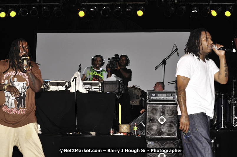 T - Pain @ Reggae Sumfest 2008 International Night 2, Catherine Hall, Montego Bay - Saturday, July 19, 2008 - Reggae Sumfest 2008 July 13 - July 19, 2008 - Photographs by Net2Market.com - Barry J. Hough Sr. Photojournalist/Photograper - Photographs taken with a Nikon D300 - Negril Travel Guide, Negril Jamaica WI - http://www.negriltravelguide.com - info@negriltravelguide.com...!