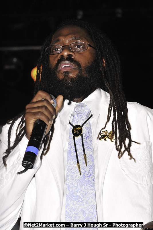 Tarrus Riley @ Reggae Sumfest 2008 International Night 2, Catherine Hall, Montego Bay - Saturday, July 19, 2008 - Reggae Sumfest 2008 July 13 - July 19, 2008 - Photographs by Net2Market.com - Barry J. Hough Sr. Photojournalist/Photograper - Photographs taken with a Nikon D300 - Negril Travel Guide, Negril Jamaica WI - http://www.negriltravelguide.com - info@negriltravelguide.com...!