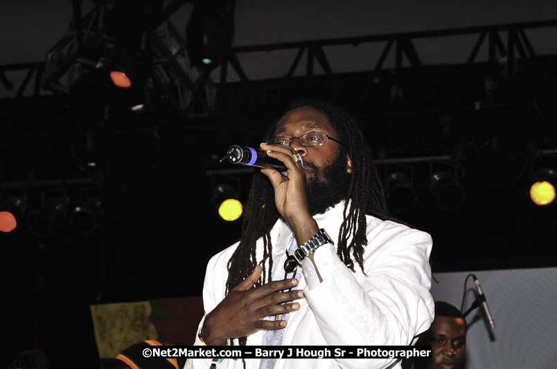 Tarrus Riley @ Reggae Sumfest 2008 International Night 2, Catherine Hall, Montego Bay - Saturday, July 19, 2008 - Reggae Sumfest 2008 July 13 - July 19, 2008 - Photographs by Net2Market.com - Barry J. Hough Sr. Photojournalist/Photograper - Photographs taken with a Nikon D300 - Negril Travel Guide, Negril Jamaica WI - http://www.negriltravelguide.com - info@negriltravelguide.com...!