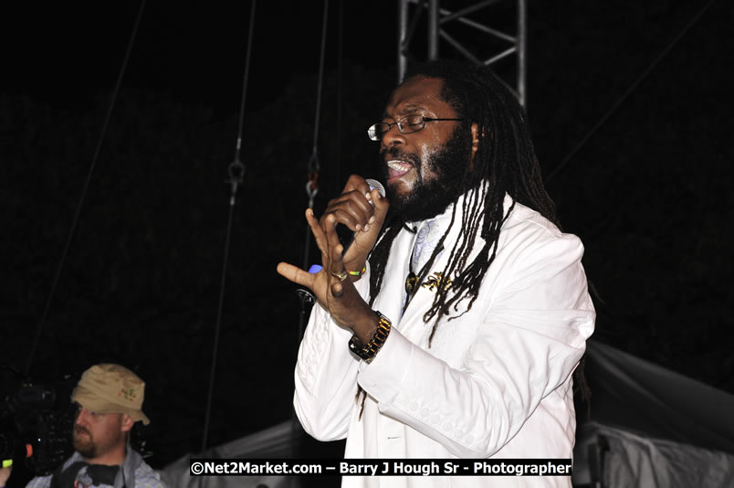 Tarrus Riley @ Reggae Sumfest 2008 International Night 2, Catherine Hall, Montego Bay - Saturday, July 19, 2008 - Reggae Sumfest 2008 July 13 - July 19, 2008 - Photographs by Net2Market.com - Barry J. Hough Sr. Photojournalist/Photograper - Photographs taken with a Nikon D300 - Negril Travel Guide, Negril Jamaica WI - http://www.negriltravelguide.com - info@negriltravelguide.com...!