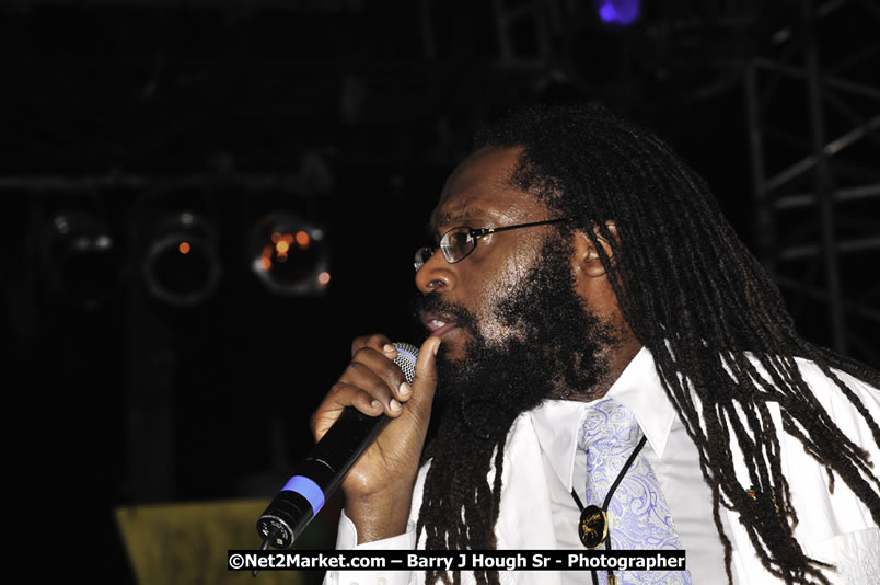 Tarrus Riley @ Reggae Sumfest 2008 International Night 2, Catherine Hall, Montego Bay - Saturday, July 19, 2008 - Reggae Sumfest 2008 July 13 - July 19, 2008 - Photographs by Net2Market.com - Barry J. Hough Sr. Photojournalist/Photograper - Photographs taken with a Nikon D300 - Negril Travel Guide, Negril Jamaica WI - http://www.negriltravelguide.com - info@negriltravelguide.com...!