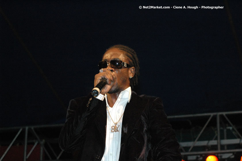 Bounty Killer - Smile Jamaica, Nine Miles, St Anns, Jamaica - Saturday, February 10, 2007 - The Smile Jamaica Concert, a symbolic homecoming in Bob Marley's birthplace of Nine Miles - Negril Travel Guide, Negril Jamaica WI - http://www.negriltravelguide.com - info@negriltravelguide.com...!