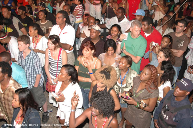 Damian Marley - Red Stripe Reggae Sumfest 2006 - The Summit - Jamaica's Greatest, The World's Best - Saturday, July 22, 2006 - Montego Bay, Jamaica - Negril Travel Guide, Negril Jamaica WI - http://www.negriltravelguide.com - info@negriltravelguide.com...!