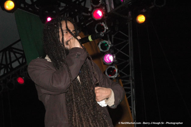 Damian Marley - Red Stripe Reggae Sumfest 2006 - The Summit - Jamaica's Greatest, The World's Best - Saturday, July 22, 2006 - Montego Bay, Jamaica - Negril Travel Guide, Negril Jamaica WI - http://www.negriltravelguide.com - info@negriltravelguide.com...!