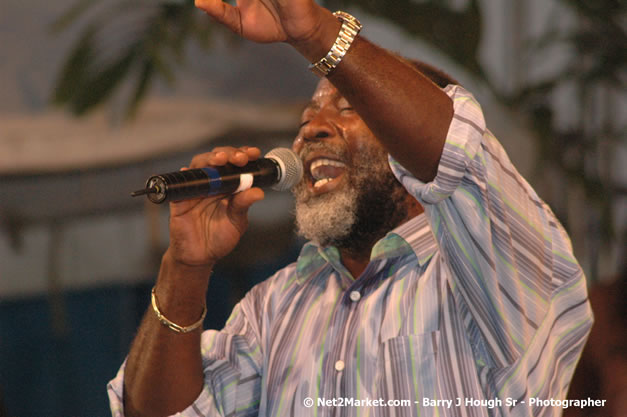 Freddie McGregor @ Western Consciousness 2007 - Presented by King of Kings Productons - Saturday, April 28, 2007 - Llandilo Cultural Centre, Savanna-La-Mar, Westmoreland, Jamaica W.I. - Negril Travel Guide, Negril Jamaica WI - http://www.negriltravelguide.com - info@negriltravelguide.com...!